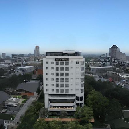 Brits Hotel Puri Indah Jakarta Exterior photo