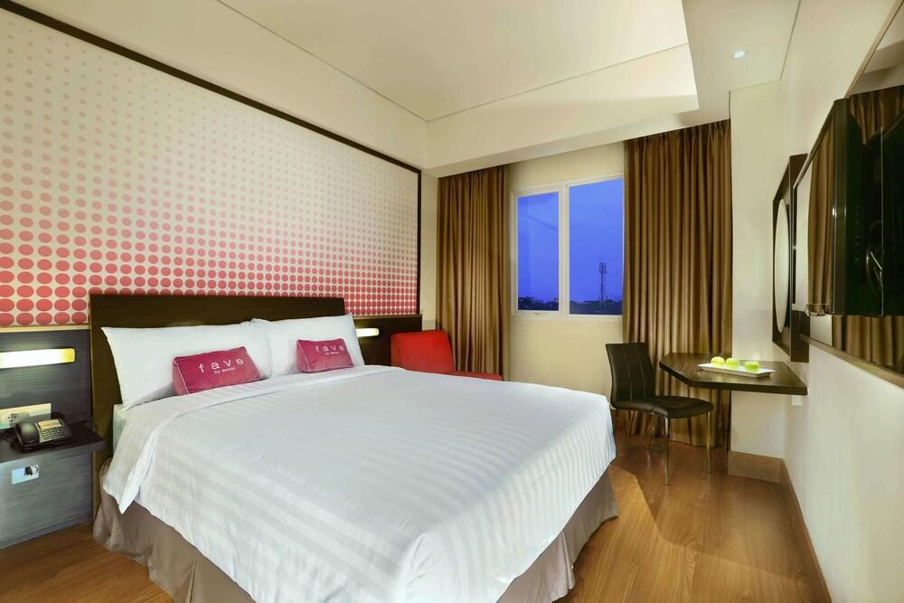 Brits Hotel Puri Indah Jakarta Exterior photo
