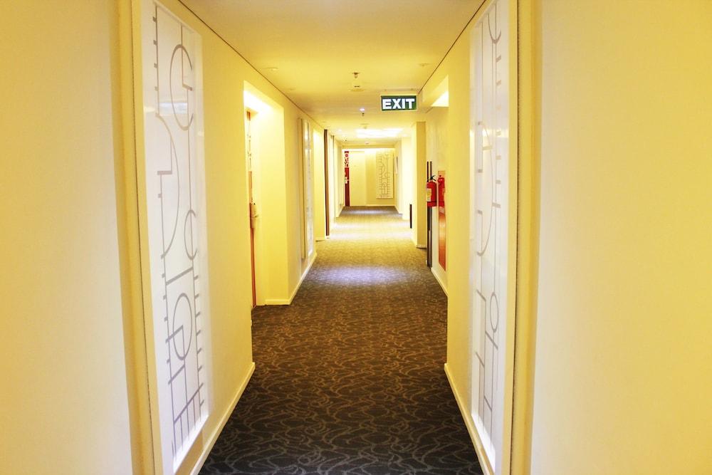 Brits Hotel Puri Indah Jakarta Exterior photo
