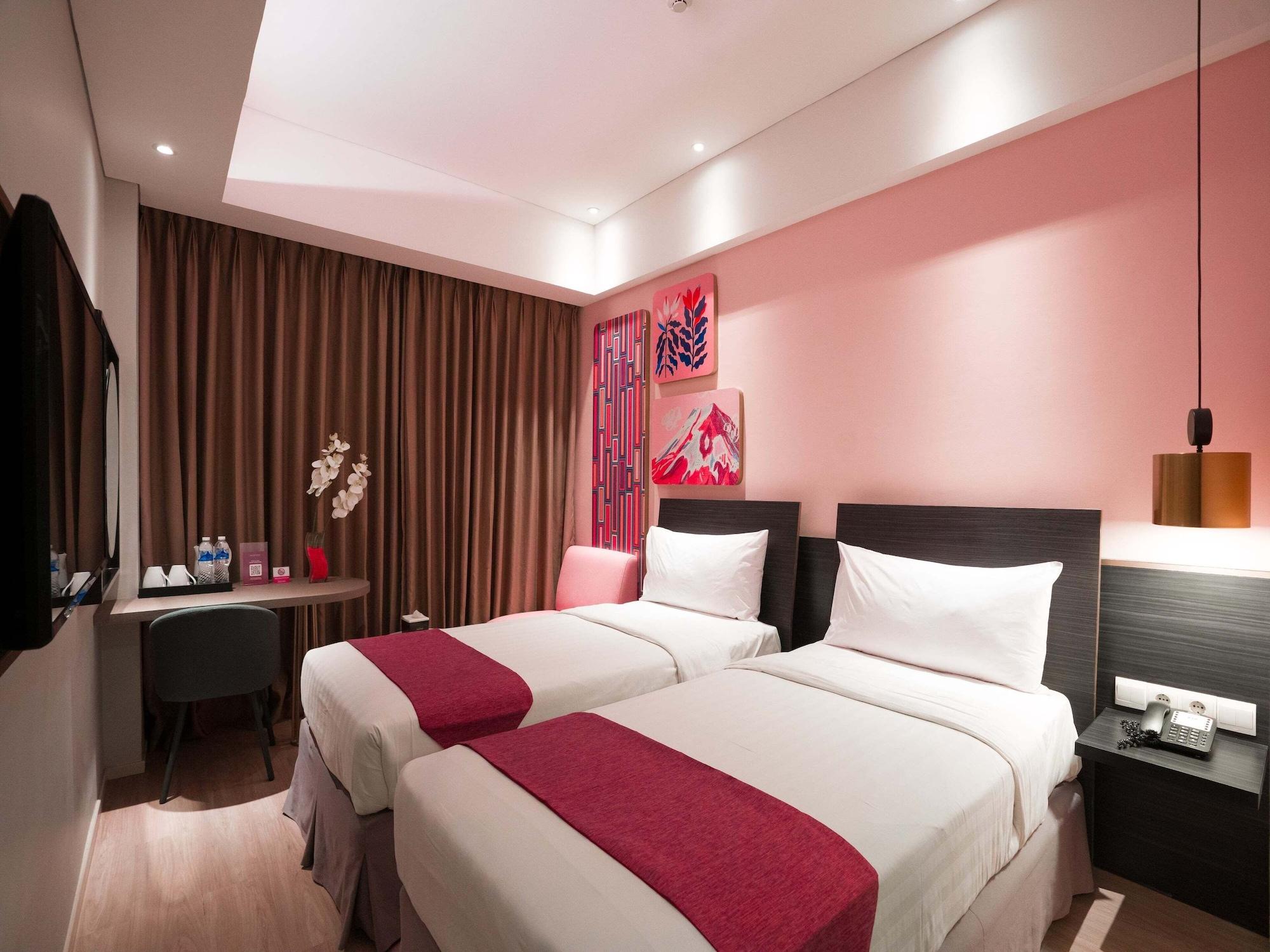 Brits Hotel Puri Indah Jakarta Exterior photo
