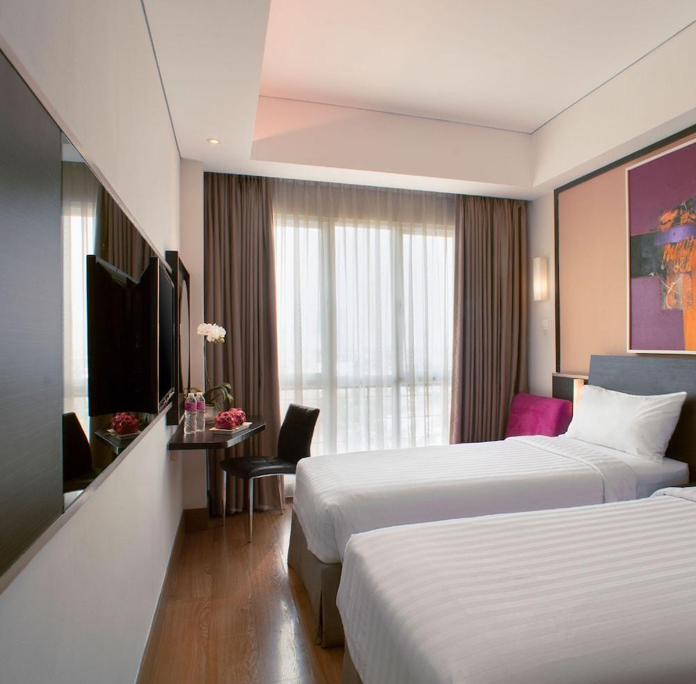 Brits Hotel Puri Indah Jakarta Exterior photo