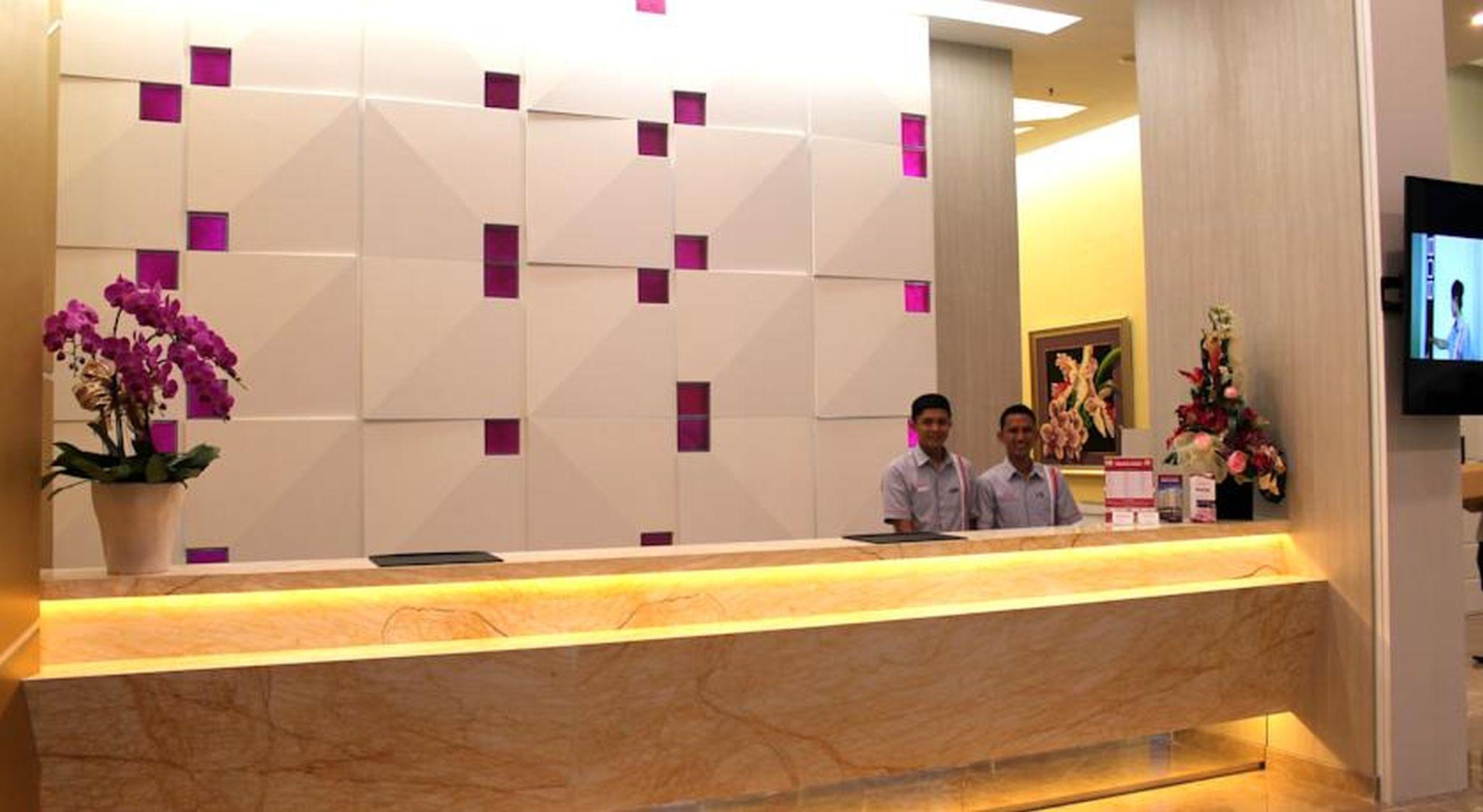 Brits Hotel Puri Indah Jakarta Exterior photo