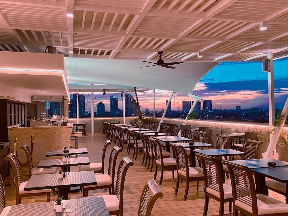 Brits Hotel Puri Indah Jakarta Exterior photo