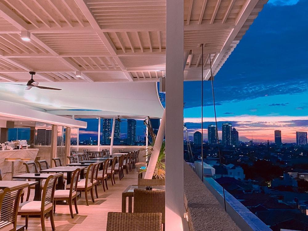 Brits Hotel Puri Indah Jakarta Exterior photo