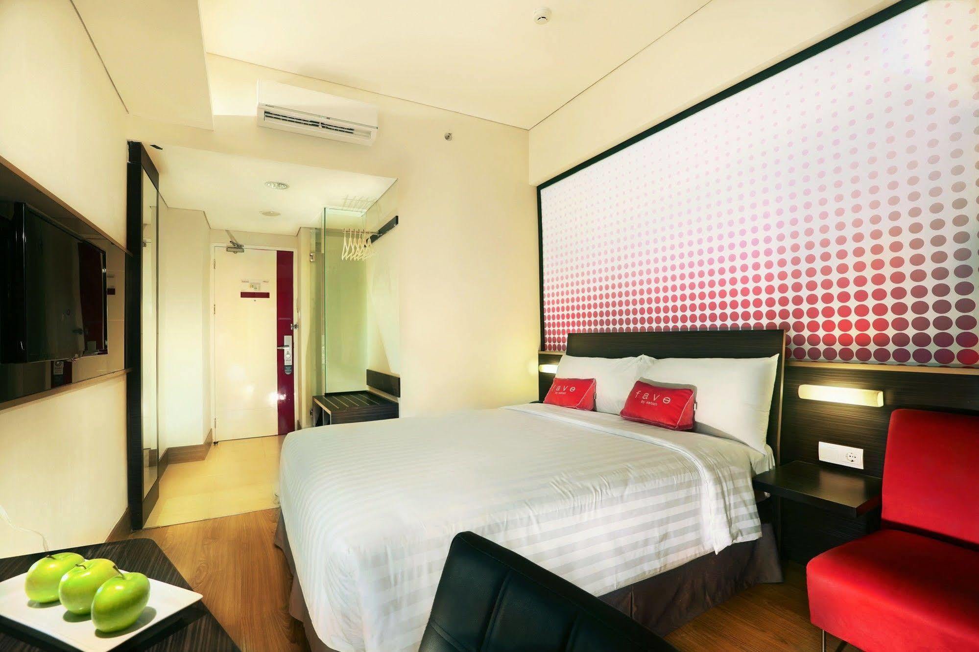 Brits Hotel Puri Indah Jakarta Exterior photo